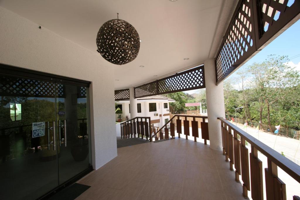 Hilltop View 4*